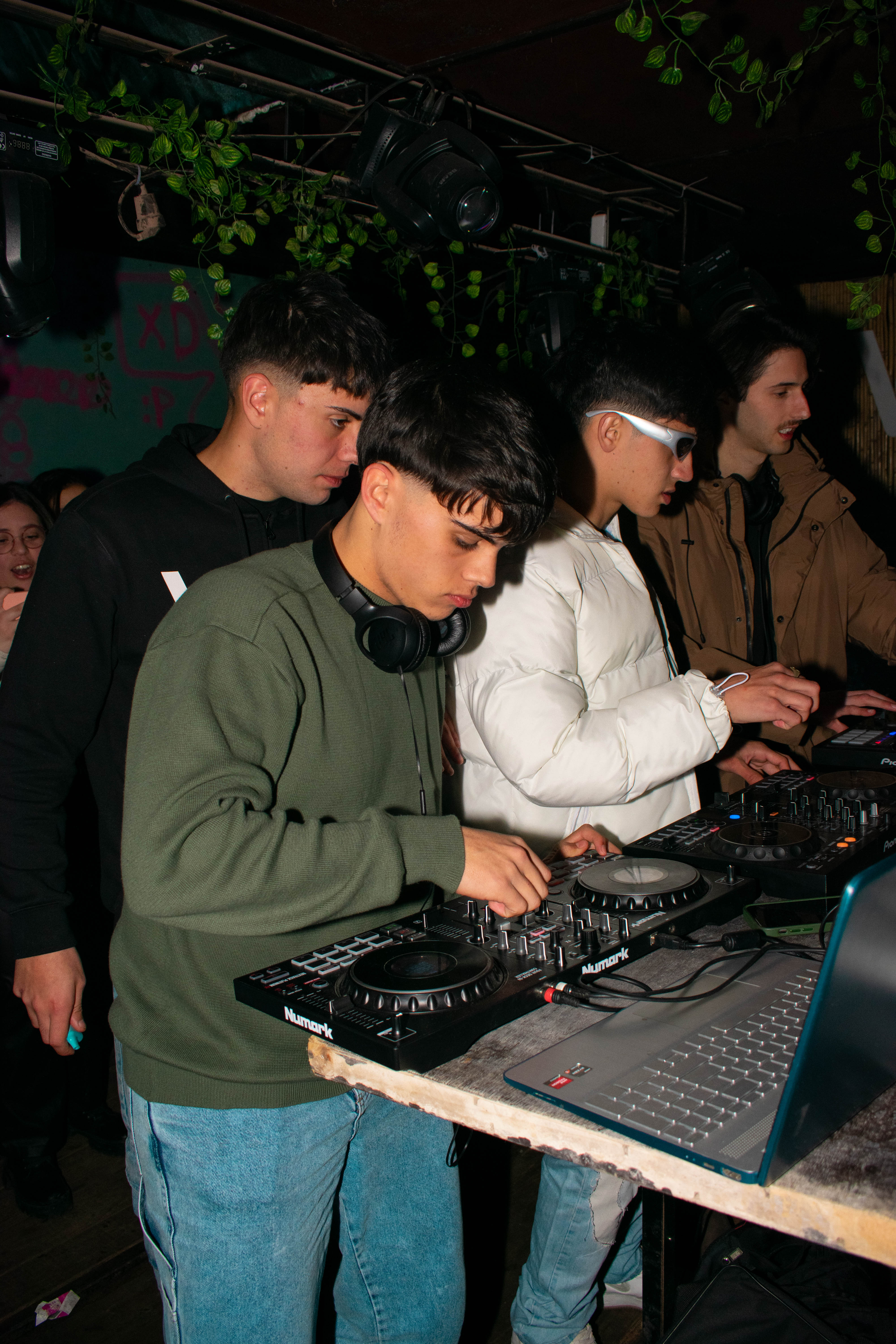 DJ REN